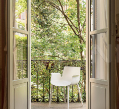 Итальянские  - Стул с подлокотниками PIUMA Итальянские  - Стул с подлокотниками PIUMA фабрика Kartell