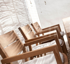 Стул с подлокотниками kos armchair Стул с подлокотниками kos armchair фабрика Tribu