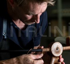 Стул с подлокотниками Circle Dining Chair Стул с подлокотниками Circle Dining Chair фабрика Overgaard & Dyrman