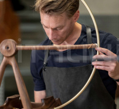 Стул с подлокотниками Circle Dining Chair Стул с подлокотниками Circle Dining Chair фабрика Overgaard & Dyrman