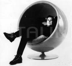 Кресло Leather Ball Chair Кресло Leather Ball Chair фабрика Eero Aarnio