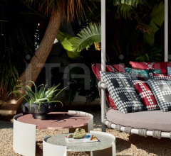 Кофейный столик 554 Bowy Outdoor Кофейный столик 554 Bowy Outdoor фабрика Cassina