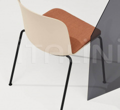 Стул с подлокотниками Relief 4 Legs With Arms фабрика Infiniti Design