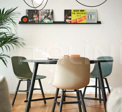 Стул Pure Loop Mono Wooden Legs фабрика Infiniti Design