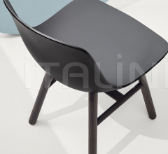 Стул Pure Loop Binuance Wooden Legs фабрика Infiniti Design