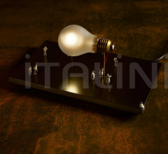 Настольный светильник I Ricchi Poveri - Monument for a Bulb Настольный светильник I Ricchi Poveri - Monument for a Bulb фабрика Ingo Maurer