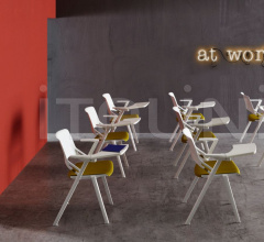 Стул с подлокотниками Green'S 4 legged chair with fixed Стул с подлокотниками Green'S 4 legged chair with fixed фабрика Sitland