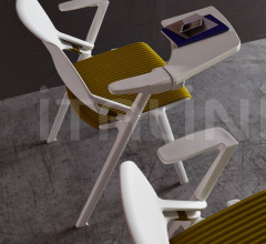 Стул с подлокотниками Green'S 4 legged chair with fixed Стул с подлокотниками Green'S 4 legged chair with fixed фабрика Sitland