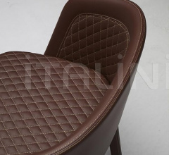 Стул с подлокотниками Lepel Quilted Armchair Стул с подлокотниками Lepel Quilted Armchair фабрика Casamania