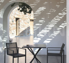 Итальянские Уличные столы - Стол обеденный TRAVERSE TRV 80F Итальянские Уличные столы - Стол обеденный TRAVERSE TRV 80F фабрика Royal Botania