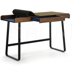 Письменный стол Pegasus Home Desk Письменный стол Pegasus Home Desk фабрика ClassiCon
