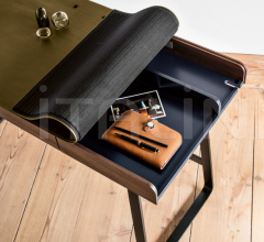 Письменный стол Pegasus Home Desk Письменный стол Pegasus Home Desk фабрика ClassiCon