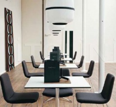 Стол обеденный COSMOS CST0807Q фабрика B&B Italia