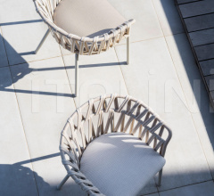 Стул с подлокотниками Emma Cross Armchair фабрика Varaschin