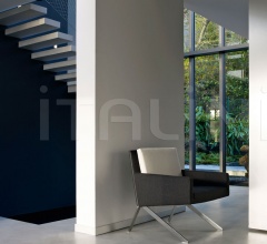 Кресло Theo фабрика B&B Italia