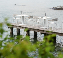 Стул с подлокотниками NOSS DINING ARMCHAIR Стул с подлокотниками NOSS DINING ARMCHAIR фабрика Varaschin