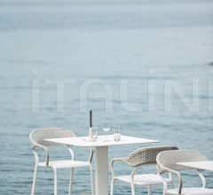 Стул с подлокотниками NOSS DINING ARMCHAIR Стул с подлокотниками NOSS DINING ARMCHAIR фабрика Varaschin