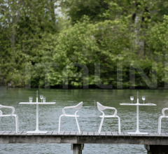 Стул с подлокотниками NOSS DINING ARMCHAIR Стул с подлокотниками NOSS DINING ARMCHAIR фабрика Varaschin