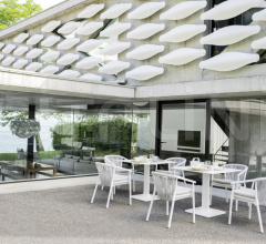 Стул с подлокотниками CRICKET DINING ARMCHAIR Стул с подлокотниками CRICKET DINING ARMCHAIR фабрика Varaschin