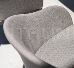 Стул с подлокотниками CLEVER BUCKET ARMCHAIR Стул с подлокотниками CLEVER BUCKET ARMCHAIR фабрика Varaschin