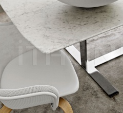 Стол обеденный Eileen фабрика B&B Italia