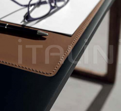 Письменный стол Parioli Письменный стол Parioli фабрика Meroni & Colzani