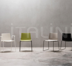 Итальянские Уличная мебель - Стул с подлокотниками Flex Chair Outdoor SO1321 фабрика Andreu World