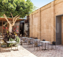 Итальянские Уличная мебель - Стул с подлокотниками Costa Chair SO0277 фабрика Andreu World