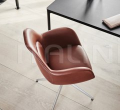 Стул с подлокотниками Swoon Chair Swivel base Стул с подлокотниками Swoon Chair Swivel base фабрика Fredericia