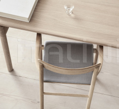 Стул с подлокотниками Post Chair - Model 3446 Стул с подлокотниками Post Chair - Model 3446 фабрика Fredericia