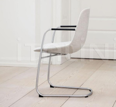 Стул с подлокотниками Eyes Cantilever Armchair Стул с подлокотниками Eyes Cantilever Armchair фабрика Fredericia