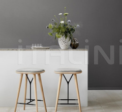 Барный стул Spine Wood Base Stool Барный стул Spine Wood Base Stool фабрика Fredericia