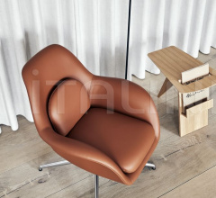 Кресло Swoon Lounge Petit Swivel base Кресло Swoon Lounge Petit Swivel base фабрика Fredericia