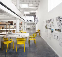 Итальянские Уличная мебель - Стул с подлокотниками Juno фабрика Arper