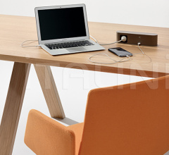 Итальянские Столы для конференц зала - Стол Cross H 74 Standard top Итальянские Столы для конференц зала - Стол Cross H 74 Standard top фабрика Arper