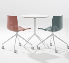 Итальянские Уличные столы - Стол обеденный Yop H 72 - 73,5 - 74 cm Итальянские Уличные столы - Стол обеденный Yop H 72 - 73,5 - 74 cm фабрика Arper