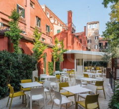 Итальянские Уличные столы - Стол обеденный Yop H 72 - 73,5 - 74 cm Итальянские Уличные столы - Стол обеденный Yop H 72 - 73,5 - 74 cm фабрика Arper