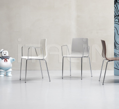 Стул с подлокотниками Alice armchair Стул с подлокотниками Alice armchair фабрика Scab Design