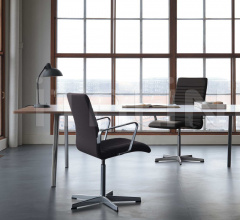 Итальянские Настольные светильники - Настольная лампа KAISER IDELL™ Итальянские Настольные светильники - Настольная лампа KAISER IDELL™ фабрика Fritz Hansen