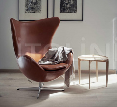 Столик TRAY TABLE Столик TRAY TABLE фабрика Fritz Hansen