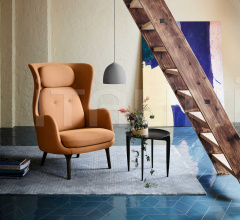 Столик TRAY TABLE Столик TRAY TABLE фабрика Fritz Hansen