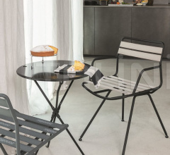 Стул с подлокотниками 2058 Dan фабрика Zanotta