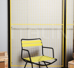 Стул с подлокотниками 2074 Dan фабрика Zanotta