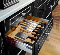 Кухня Solaria laccato nero Кухня Solaria laccato nero фабрика Tomassi Cucine (закрыта)