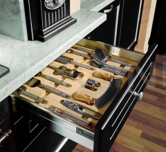 Кухня Solaria laccato nero Кухня Solaria laccato nero фабрика Tomassi Cucine (закрыта)