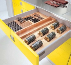 Кухня Modula giallo Кухня Modula giallo фабрика Tomassi Cucine (закрыта)