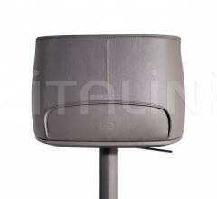 Барный стул Archibald Stool Барный стул Archibald Stool фабрика Poltrona Frau