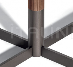 Барный стол Bob Bistrot Барный стол Bob Bistrot фабрика Poltrona Frau