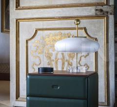 Тумбочка Moondance Тумбочка Moondance фабрика Poltrona Frau