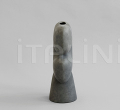 Ваза Tribal Vase, Medio - Dark Grey фабрика 101 Copenhagen